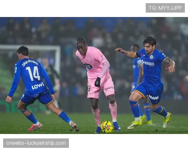 瓦伦西亚2-1逆转奥萨苏纳，杜罗替补登场传射建功