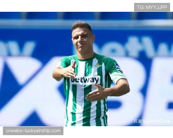 消息：贝蒂斯与老将华金续约一年，球员兼教练角色